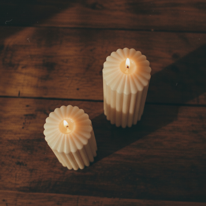 Velas acanaladas artesanales de cera de soja Velatea hechas a mano en España