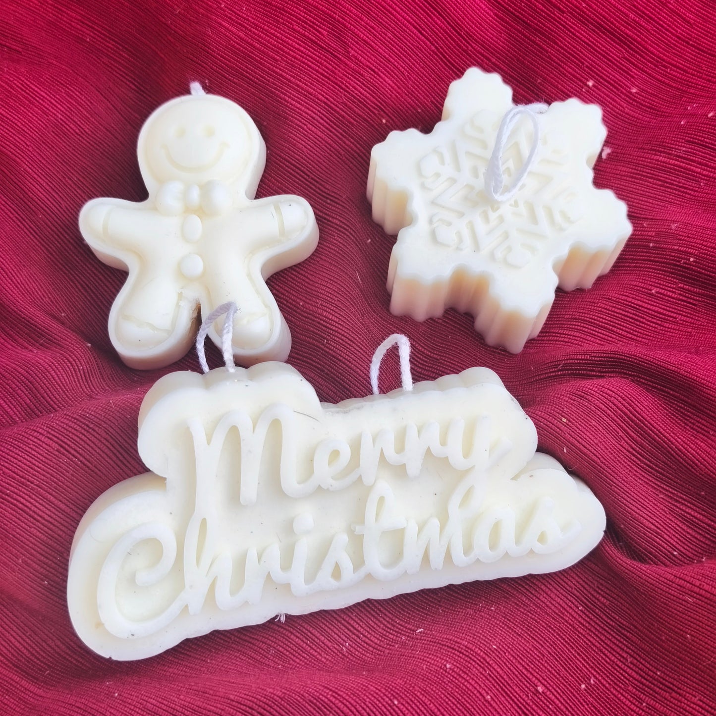 Pack de velas navideñas Velatea con figuras de copo de nieve, jengibre y Merry Christmas en caja regalo